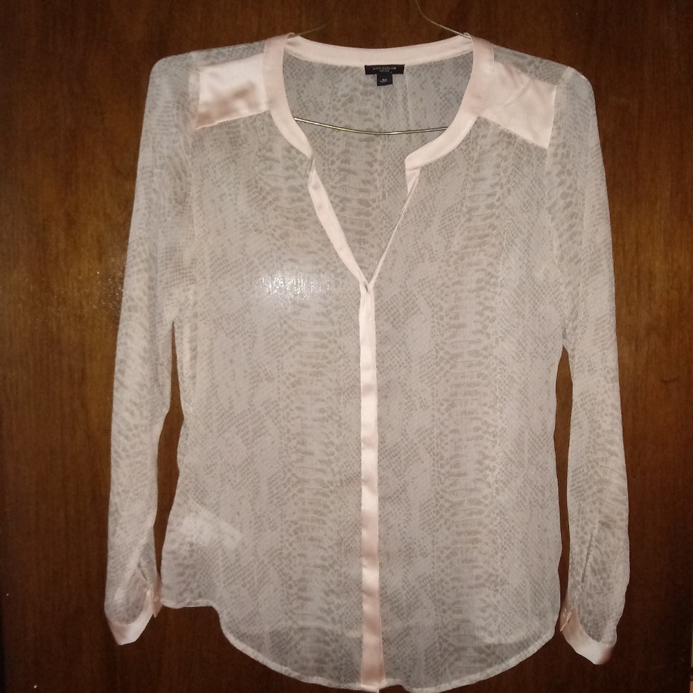 🌟 ANN TAYLOR PETITE. BLOUSE